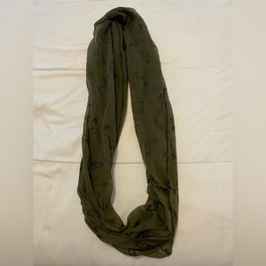Green infiniti scarf